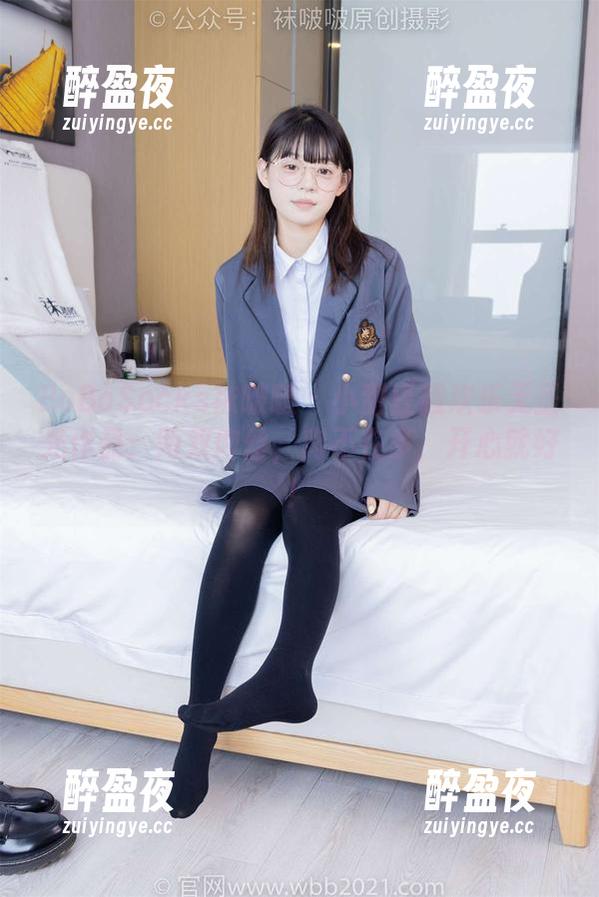 BoBoSocks袜啵啵-小甜豆 BoBoSocks袜啵啵 - 小甜豆超欢乐无圣光作品:两双肉丝,肉不在多,开心就好!