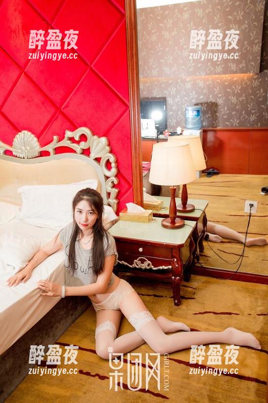 GIRLT果团网-周琰琳LIN GIRLT果团网 - 最新的粉色风暴,周琰琳LIN被包围得不能呼吸,明明在拍照却有种在吃棉花糖的感觉!