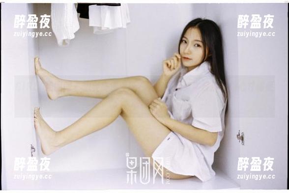 GIRLT果团网-黄歆苑 GIRLT果团网 - 想要高清壁纸?黄歆苑这款牛仔裤让你心甘情愿地种草