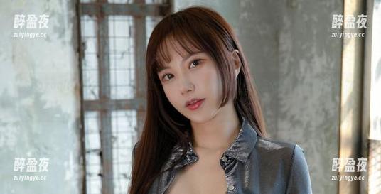 Seoyool(서율)的职场装扮，呃…这一抹色彩很耐看，有种想做壁纸的感觉感觉，哈哈！