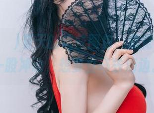 看Sia(시아)夏天的这些图包，总觉得心中有一股冲动，想要立马去海边。