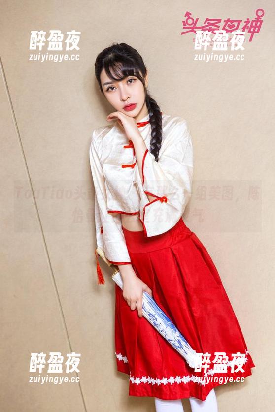 TouTiao头条女神-陈怡曼 TouTiao头条女神 - 有那么一组美图,陈怡曼让办公室充满灵气