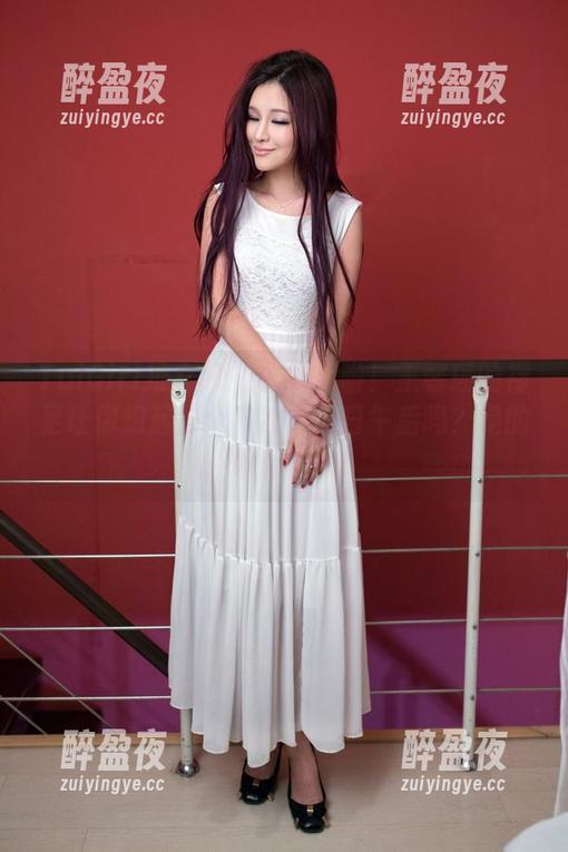TuiGirl推女郎-王馨瑶 TuiGirl推女郎 - 合集来啦!王馨瑶的裸足让你想起那个微凉的夏日午后吗?是的,你没听错!