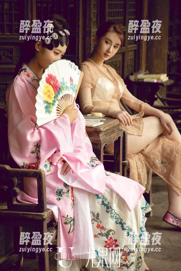 UGirls尤果网-李思宁 UGirls尤果网 - 李思宁的豹纹,穿越到美图中的丛林探险吗?
