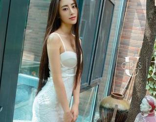 UGirls尤果网 - 我只想说，诗朵雅最新写真中的裸足让我流连