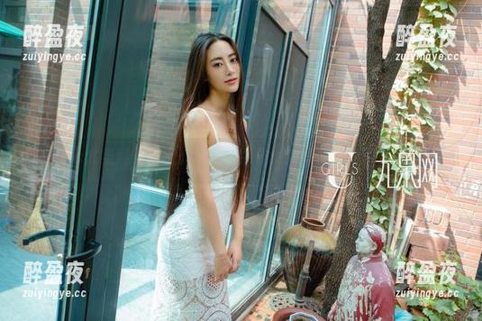 UGirls尤果网-诗朵雅 UGirls尤果网 - 我只想说,诗朵雅最新写真中的裸足让我流连
