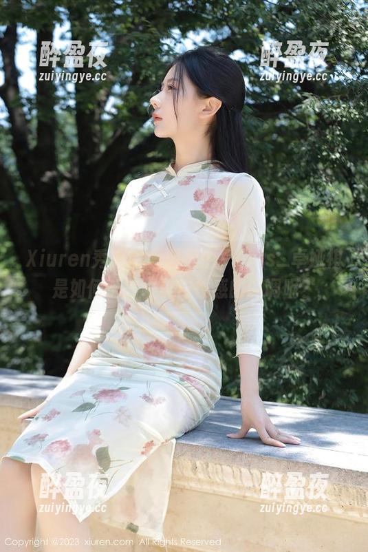 Xiuren秀人网-Cris_卓娅祺 Xiuren秀人网 - 图包中,Cris_卓娅祺是如何玩转唯美与性感的调调呢?