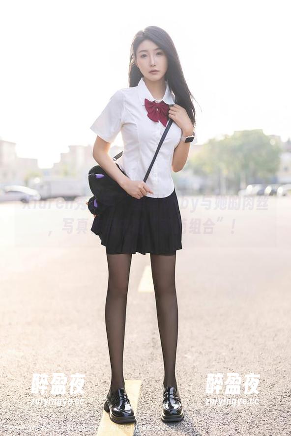 Xiuren秀人网-星星baby Xiuren秀人网 - 星星baby与她的肉丝,写真作品中的“奇葩组合”!
