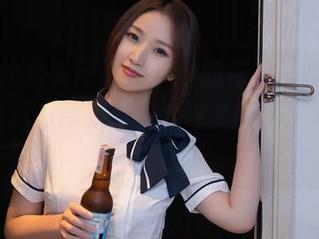 Xiuren秀人网 - 曙光中的裸足,晓梦may的定制作品为何如此温柔却又让人捉摸不透?