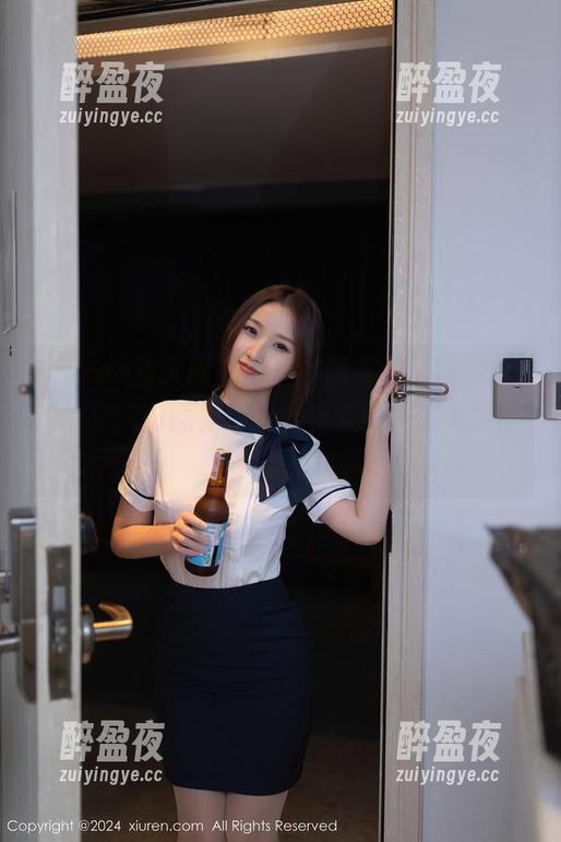 Xiuren秀人网-晓梦may Xiuren秀人网 - 曙光中的裸足,晓梦may的定制作品为何如此温柔却又让人捉摸不透?