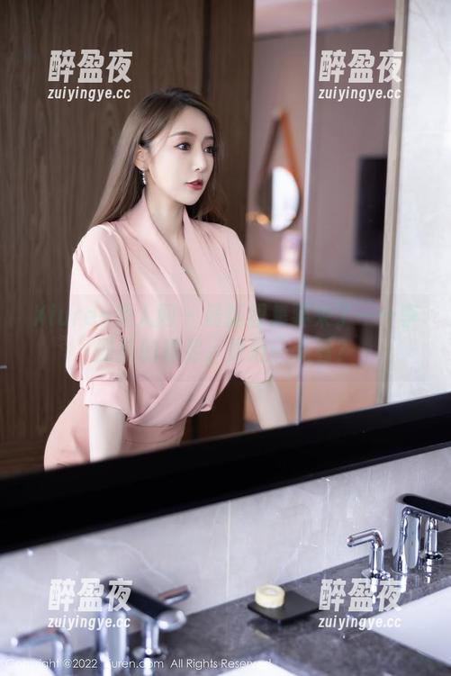 Xiuren秀人网-李丽莎 Xiuren秀人网 - 最新图集要来了——李丽莎的裸足,更近一点看?