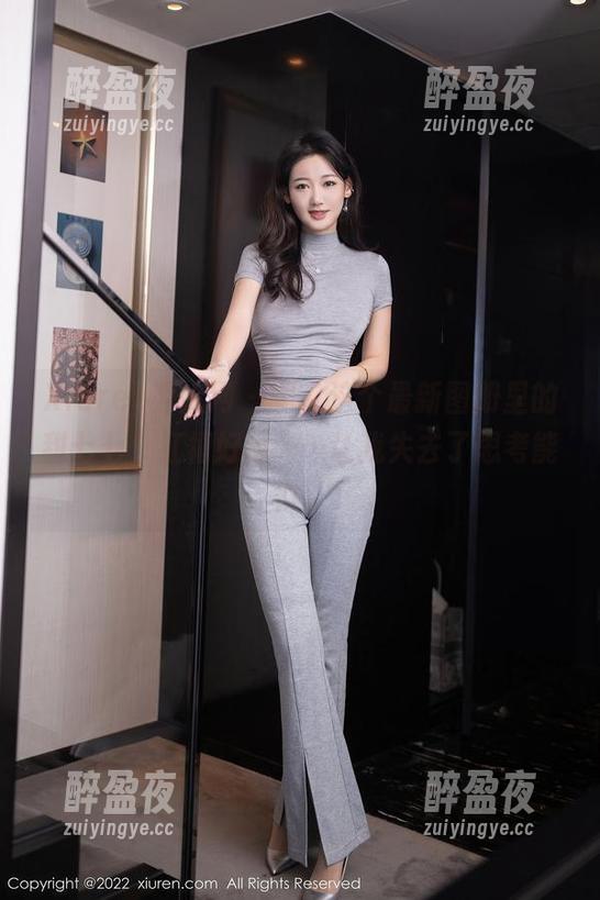 Xiuren秀人网 - 啊，这个最新图册里的甜七七，红裙好像……让我失去了思考能力。