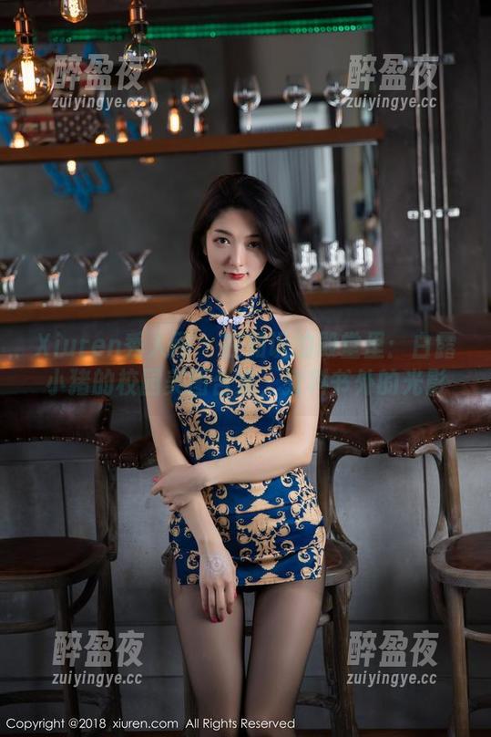 Xiuren秀人网 - 在知识的殿堂里：白露小猪的校园美图合集，教科书外的光影