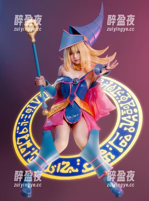ZinieQ ZinieQ在浴缸里的每一个角度,都是值得放进网盘的优雅姿态!