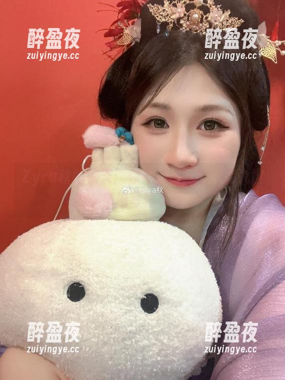Zyra秋 Zyra秋的秋天:你不能错过的路易九世旗袍写真下载