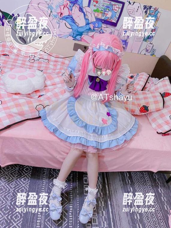 at鲨鱼 at鲨鱼的制服私房图,真不知她是在展示还是挑逗?