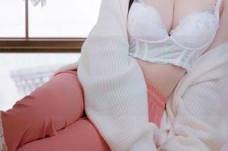 一北亦北初秋精选,手指滑过,一会儿就停留在那张