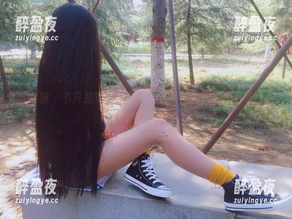 丝月神 微密圈 - 不只是节日的气氛,丝月神的圣诞作品集让细节都在发光!
