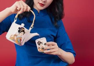 丽柜 - Amily与她的连衣裙们——这款作品集，下载后才算耗得值得。