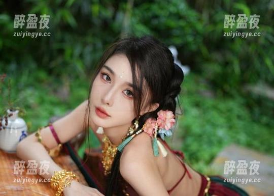 余多多Dudu 余多多Dudu的私房图集,白色复古风,总让我停下脚步。