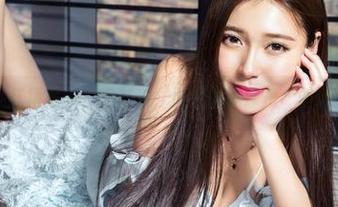 克拉女神 - 红裙虽美，但艾米，原图的你才是“壁纸”的灵魂。