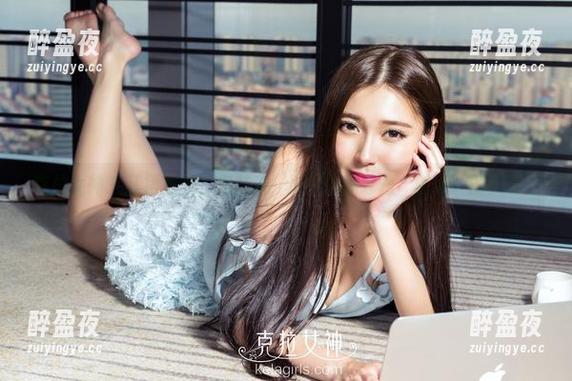 克拉女神 - 红裙虽美，但艾米，原图的你才是“壁纸”的灵魂。