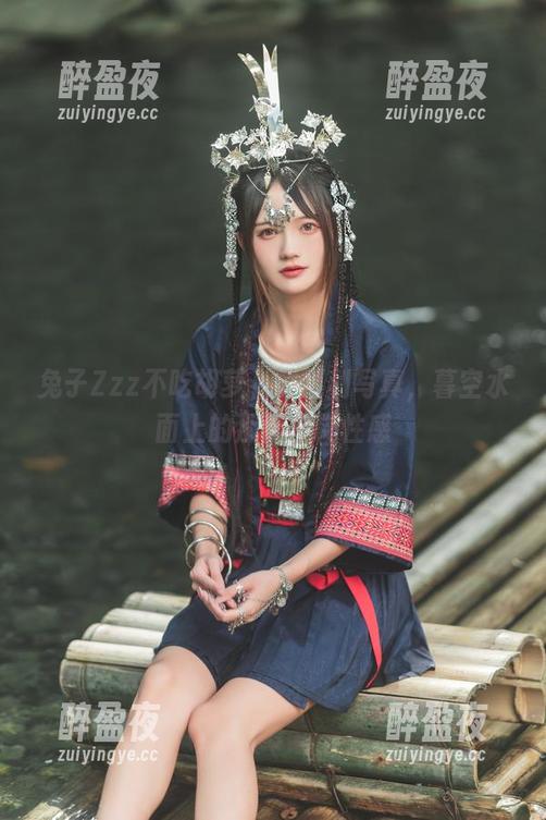 兔子Zzz不吃胡萝卜 兔子Zzz不吃胡萝卜的福利写真,暮空水面上的那份模糊性感