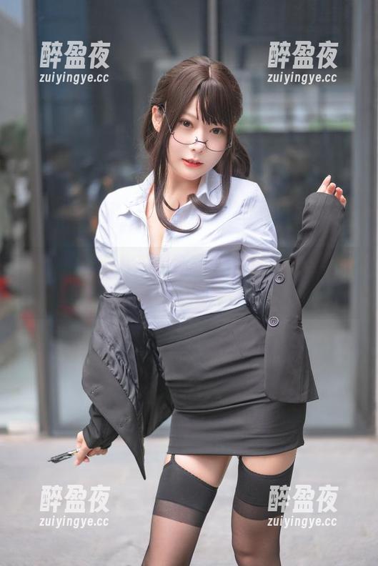 坏露露香宝 瞧瞧这张图片里的坏露露香宝,运动中的自信和尴尬并行!