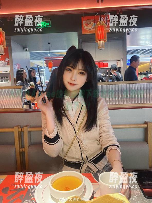 大肉丸Amiee 大肉丸Amiee的校服照下载送到,免费的,别不信!