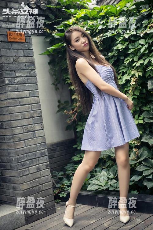 头条女神-萌琪琪 头条女神 - 图库里的萌琪琪婚纱,让人想起童话,但也有点……呃,奇怪!