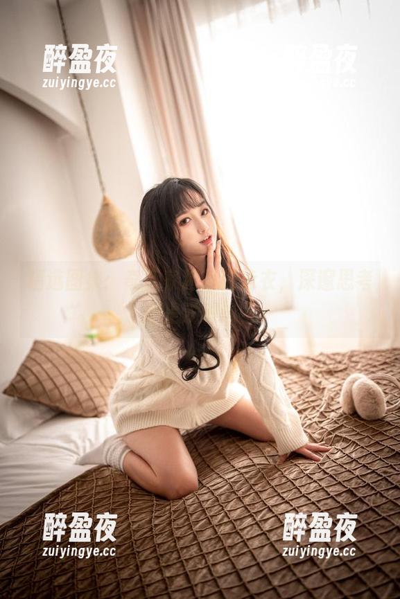 奇行家狗崽 精选图集:奇行家狗崽的泳衣,深邃思考还是浅滩泳?