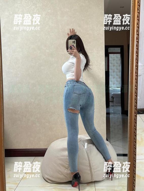 奶宝妹纸 微密圈 - 随车小秘书,奶宝妹纸的高清写真别有一番韵味。