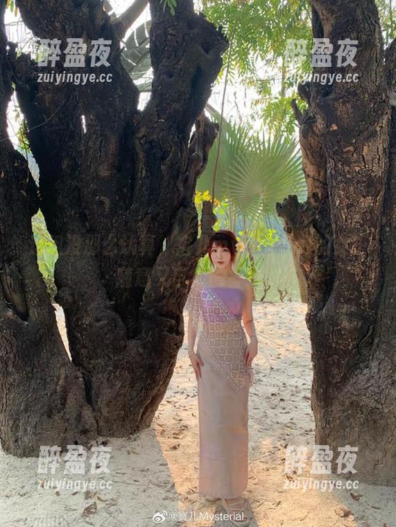 宝儿mysterial 这组没那么认真,宝儿mysterial的女王随意又自然的样子。