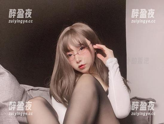 小泉学姐吖 小泉学姐吖的私底下-美图精选中充满了小小的叛逆