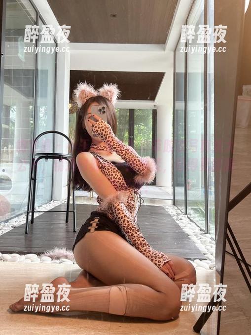 小玉吃果冻 微密圈 - 小玉吃果冻的绑带胶衣写真集大公开,精选时刻——捆得紧,松得更舒服?有道理!
