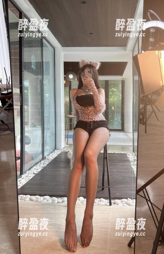 小玉吃果冻 微密圈 - 竟然能下载小玉吃果冻的灰丝写真集,这让我彻底停下思考的脚步。