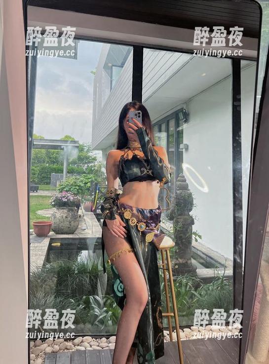 小玉吃果冻 微密圈 - 眉目之间都是牛奶泡沫!小玉吃果冻的私房作品太奶了吧