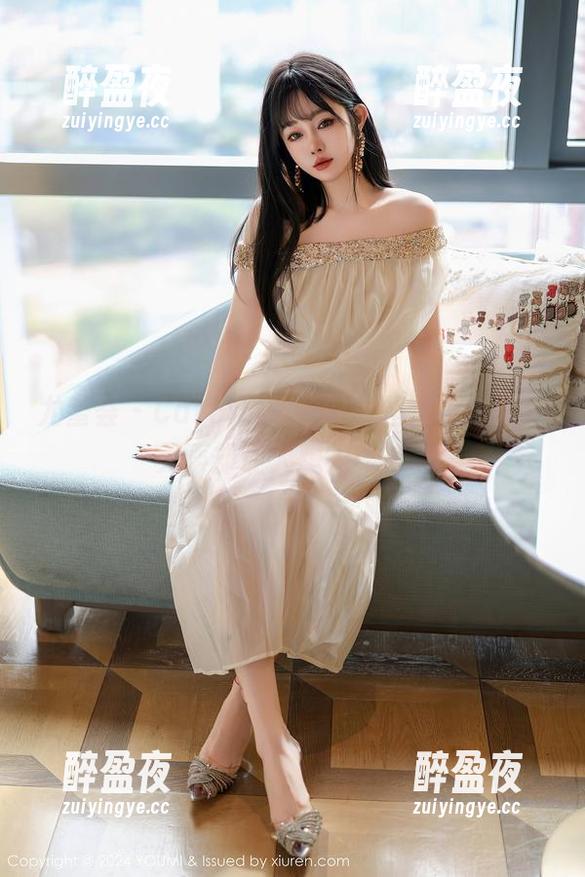 尤蜜荟-Carol周妍希 尤蜜荟 - Carol周妍希的白丝之美,原图无声却让人想入非非...