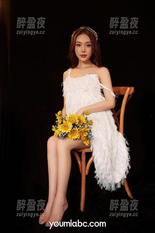 尤蜜荟-合法萝莉 尤蜜荟 - 看着合法萝莉的原图,长腿……我也是醉了,走路都得小心点了。