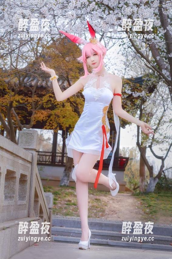 跟随弥音音ww的步伐，探寻她的美足图包！