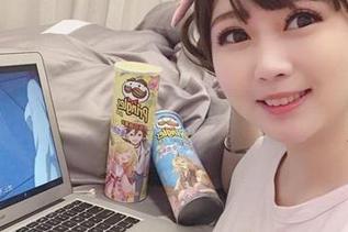 是依酱呀穿牛仔裤:美甚至在不经意间也能绽放!
