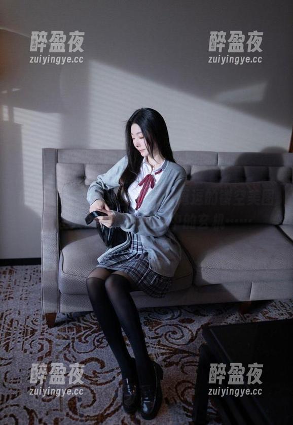是小逗逗 微密圈 - 贵圈真乱,是小逗逗的镂空美图,让人总想探一探其中的玄机……