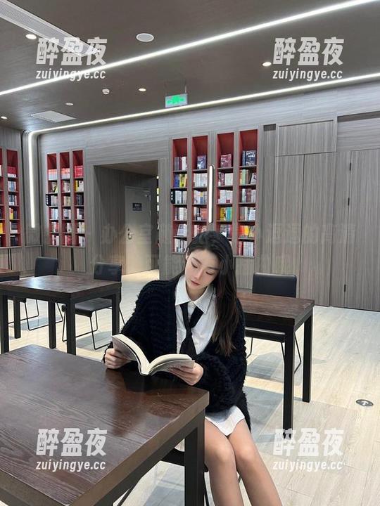 微密圈 - 办公室随手拍，是小逗逗的高清分享，可能还有小插曲哦