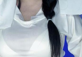 末夜787与白色内衣的私拍互动:一瞬间的美图,不经意流露的小感情