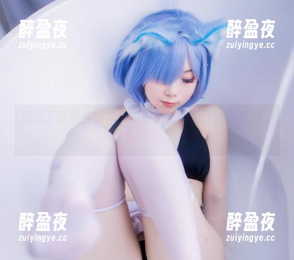 末夜787 别忘了在线体验末夜787的蕾姆女仆泳装美图,只为这一瞬!