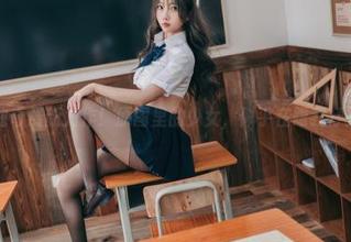 杏仁曲奇最新力作!原图里的少女,似乎在跟我打招呼?