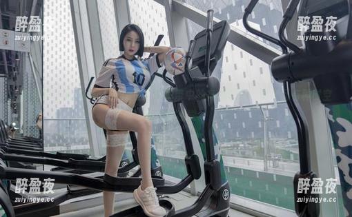 果儿Victoria 微密圈 - 果儿Victoria在黑丝吊带中的高清套图,恍惚间有种时空错位的感觉。
