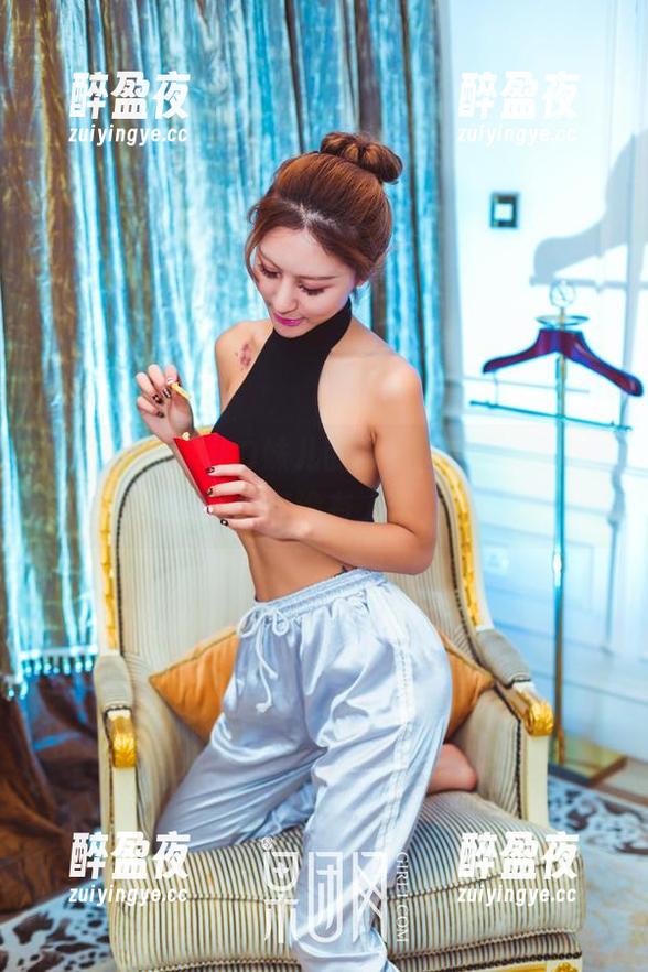 果团网-蜜桃Q妹儿 果团网 - 蜜桃Q妹儿的丝袜图包:这些适合晒单吗?有没有人帮我挑选?