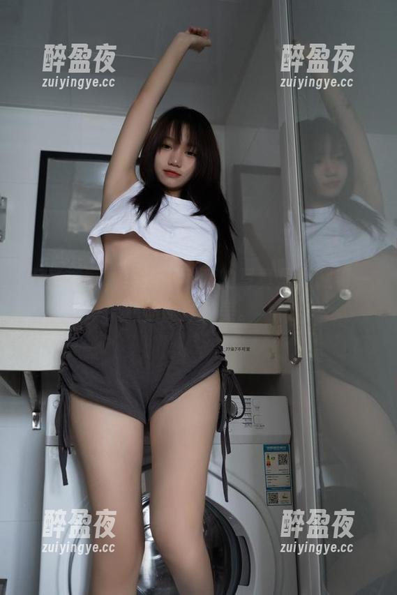 柒柒不可爱 万圣节啊,柒柒不可爱的写真里竟藏着一丝诡异的美。