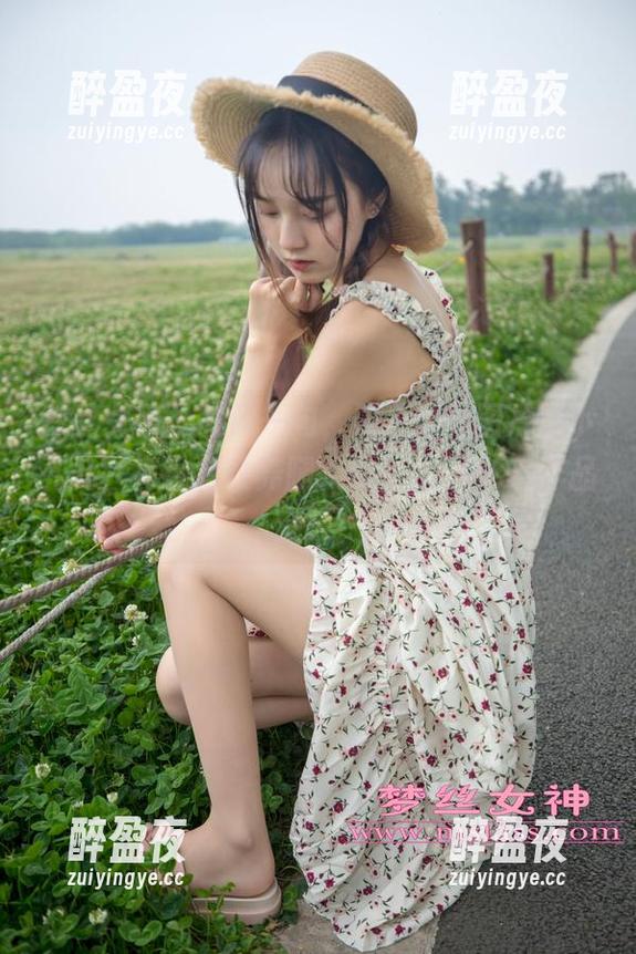梦丝女神-小允儿 梦丝女神 - 就问一句,照了这张图片的小允儿,有没有收养腿长的genetic?作品逆天!